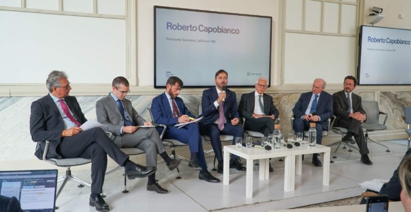 Presentato il Rapporto Conflavoro-Luiss Business School: per il 93% delle imprese italiane burocrazia PA ha impatto critico